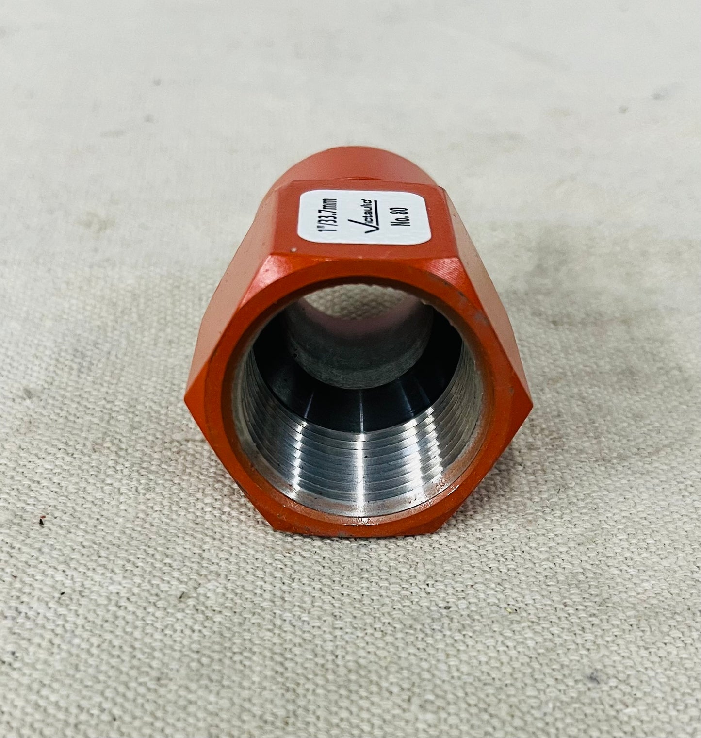 Victaulic No. 80 Grooved x Female Threaded Adapter – 1" (33.7 mm) – Painted – VF01008P00-NR