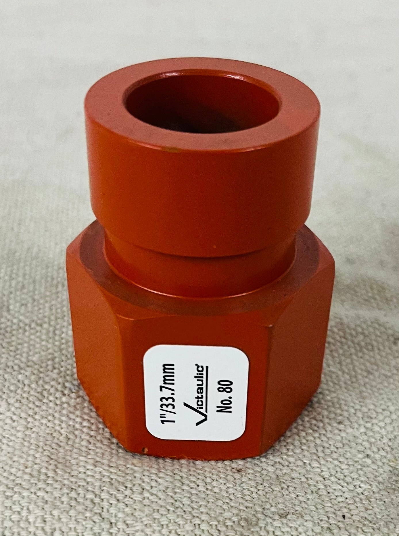 Victaulic No. 80 Grooved x Female Threaded Adapter – 1" (33.7 mm) – Painted – VF01008P00-NR