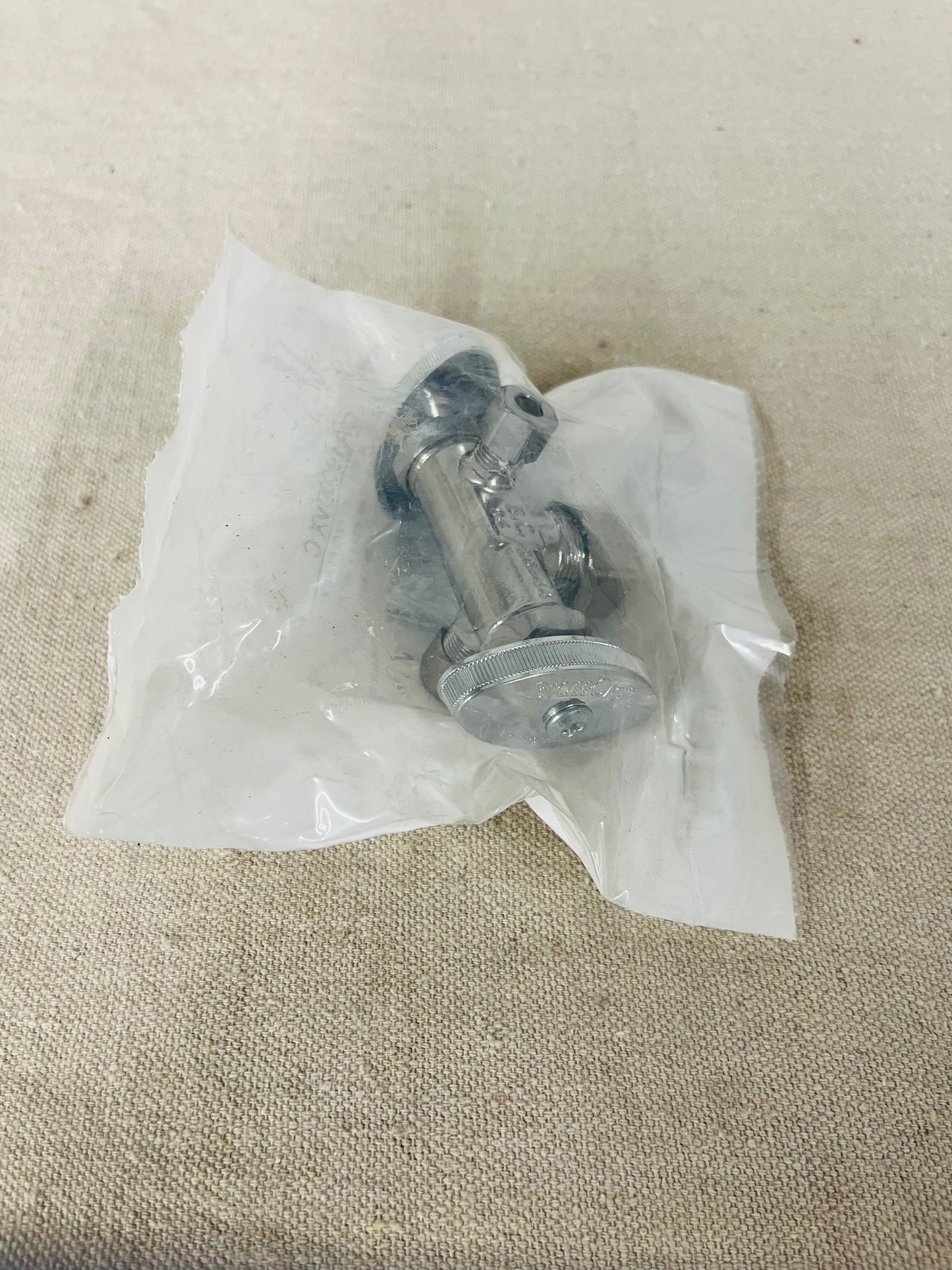 BrassCraft Dual-Outlet Angle Stop Valve – 1/2" Nom Comp Inlet × 3/8" & 1/4" Comp Outlets (BCR1900DVXC)